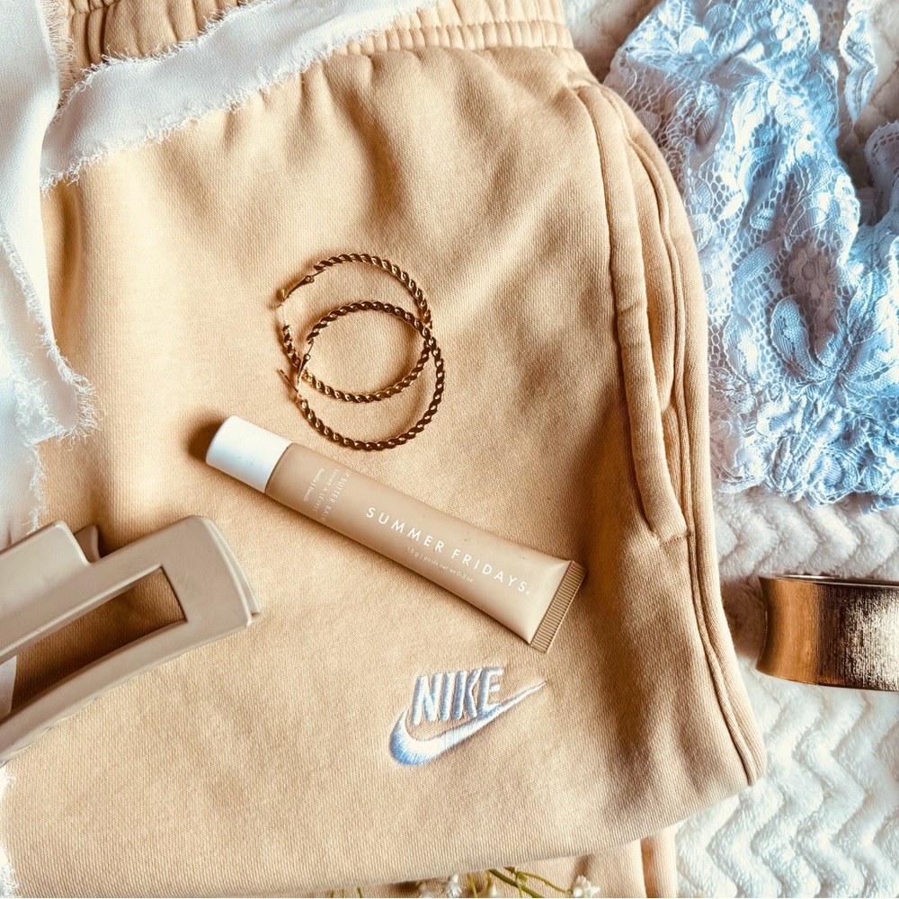 NIKE ✔️ original ..Thick original sweatpants in Cream/wheat  size large